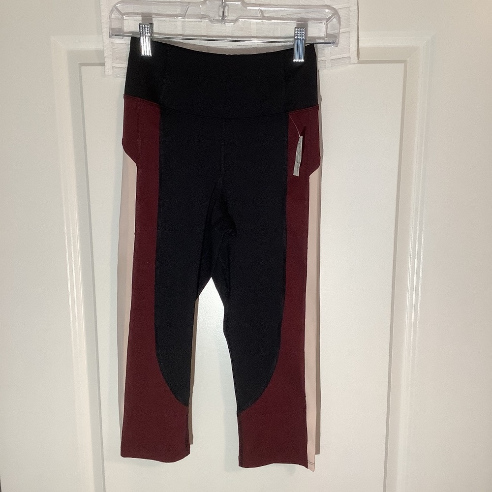 Aurique Ladies Athletic Capri Workout/ Yoga Pants Black/ Burgundy/ Size S NWT